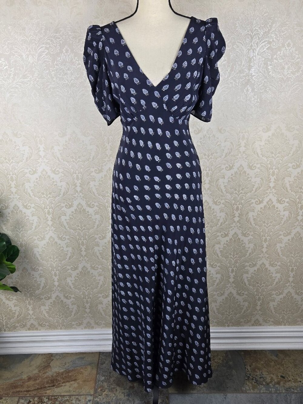 Banana Republic Size 8 Navy White Pattern Maxi Dress 100% Silk Puff Short Sleeve